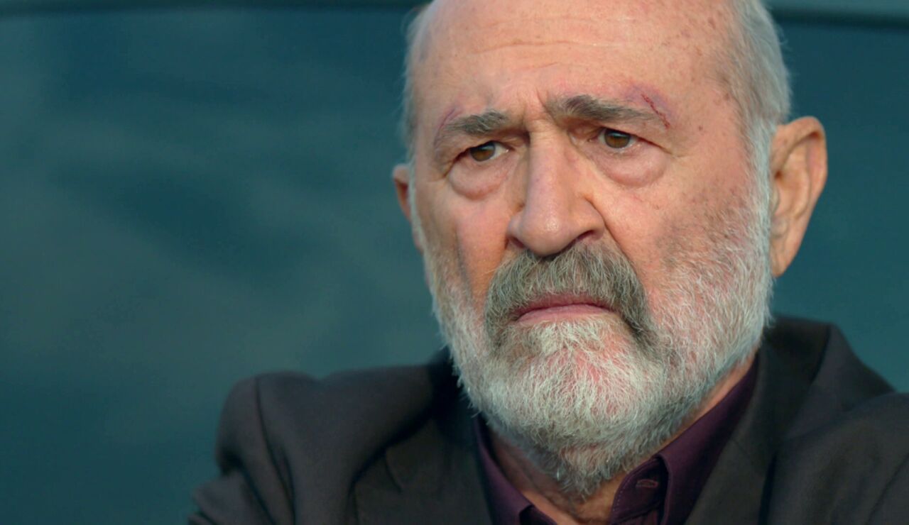Ecmel descubre que Cihan Deniz es su nieto justo cuando est&aacute; a punto de hacerle da&ntilde;o