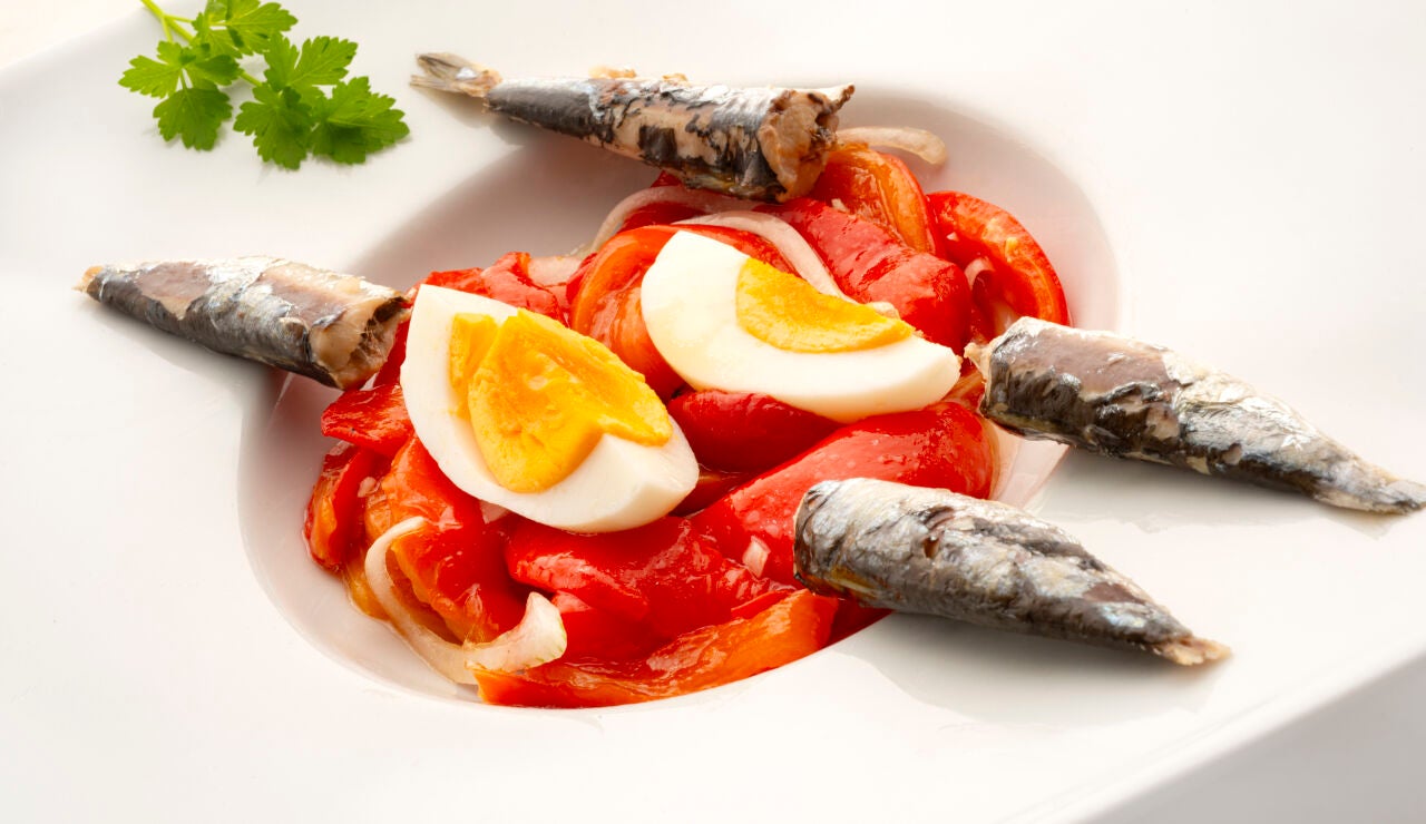 Ensalada de pimientos morrones con sardinillas