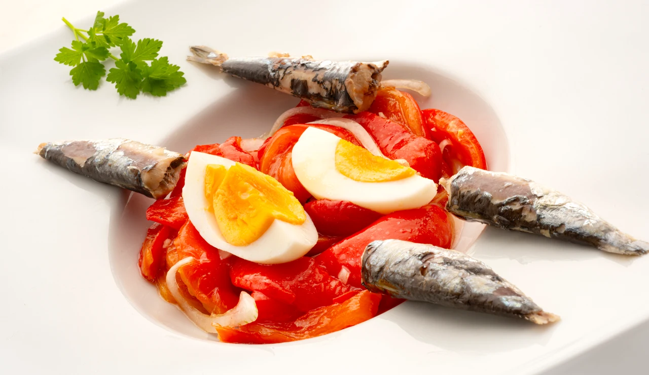 Ensalada de pimientos morrones con sardinillas