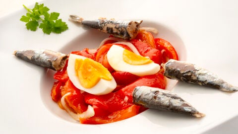 Ensalada de pimientos morrones con sardinillas