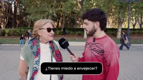 ¿Tenemos miedo a envejecer? La Mesa sale a la calle para preguntar por las arrugas, la edad y los retoques estéticos ¿Tenemos miedo a envejecer? La Mesa sale a la calle para preguntar por las arrugas, la edad y los retoques estéticos