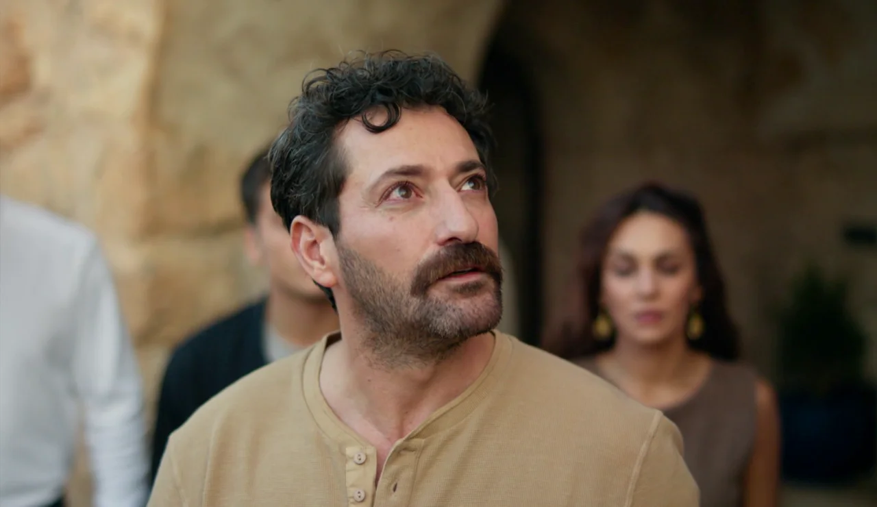 Boran no recuerda a su familia, pero reconoce a Alya cuando se encuentra con ella