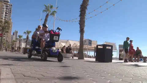 Imagen de una silla autopropulsada en Benidorm Imagen de una silla autopropulsada en Benidorm