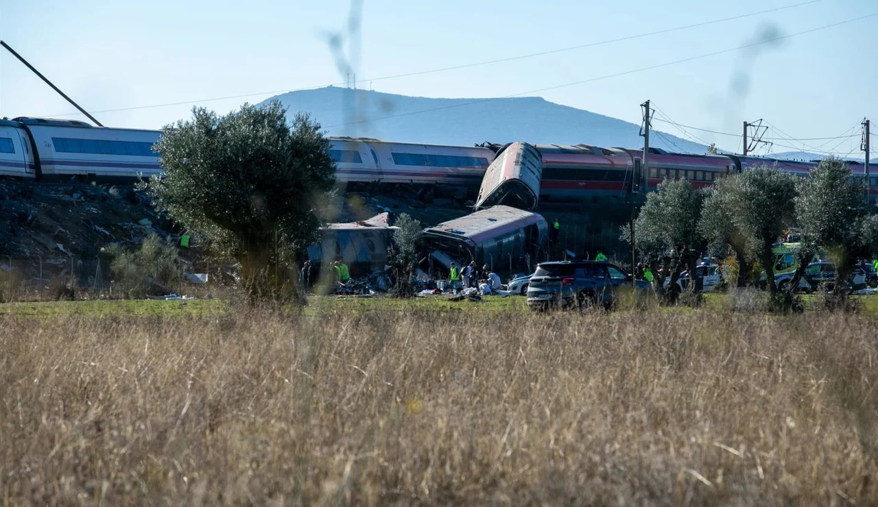 Sanidad moviliza sus recursos y se coordina con Castilla-La Mancha tras el accidente ferroviario en Toledo