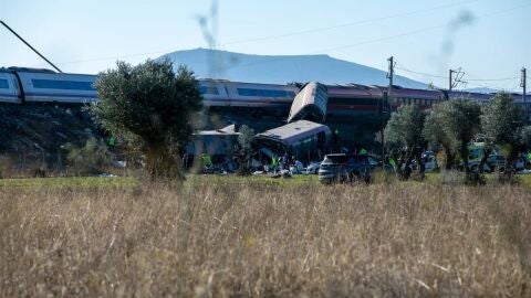 Sanidad moviliza sus recursos y se coordina con Castilla-La Mancha tras el accidente ferroviario en Toledo
