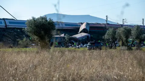 Sanidad moviliza sus recursos y se coordina con Castilla-La Mancha tras el accidente ferroviario en Toledo Sanidad moviliza sus recursos y se coordina con Castilla-La Mancha tras el accidente ferroviario en Toledo