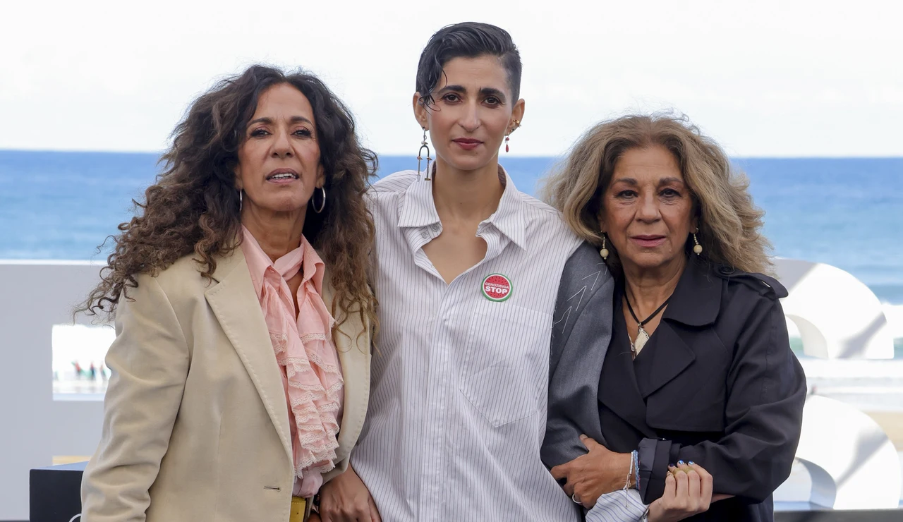 Alba, Lolita y Rosario Flores