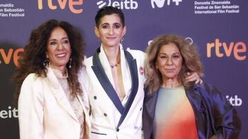 Alba, Lolita y Rosario Flores