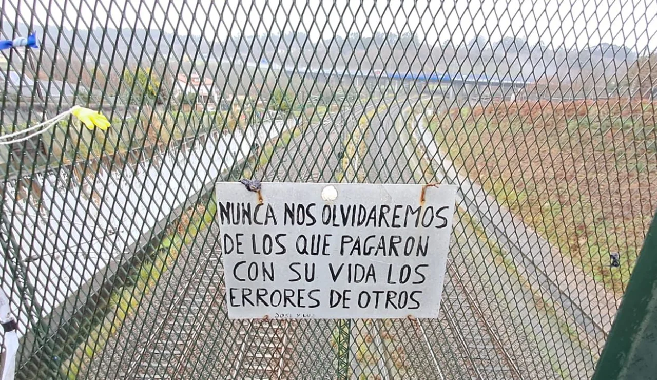 Homenaje a las víctimas de Angrois sobre las vías