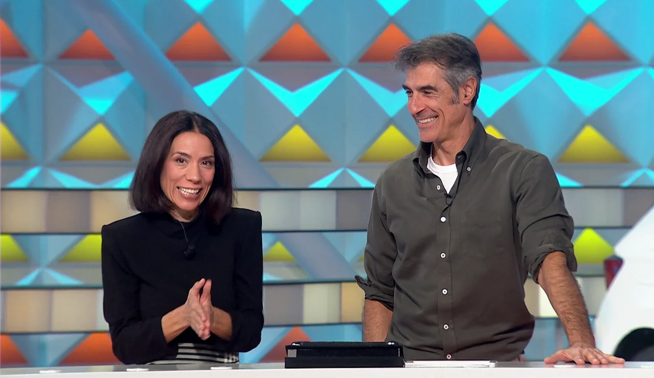 Itziar Miranda sorprende en el plató para presentar el regreso de la serie