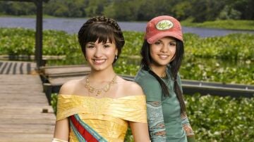 Demi Lovato y Selena G&oacute;mez en Programa de protecci&oacute;n para princesas