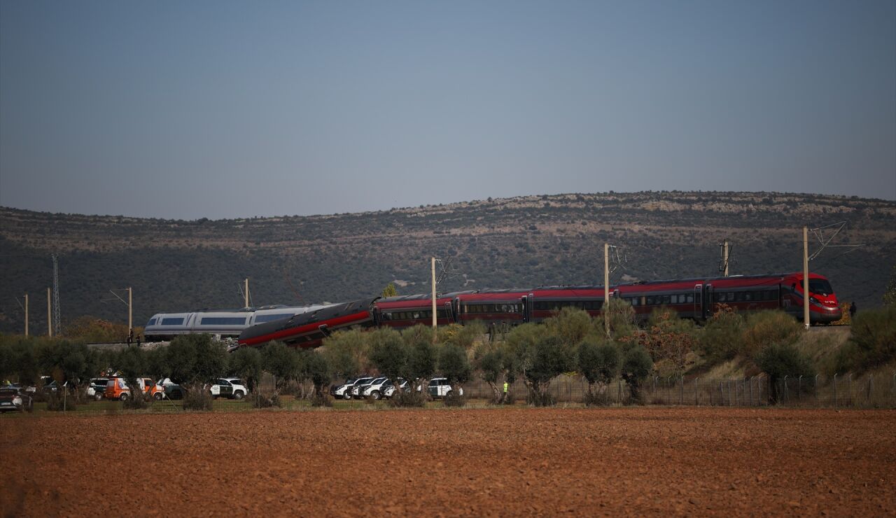 Imagen de los dos trenes siniestrados en Urda