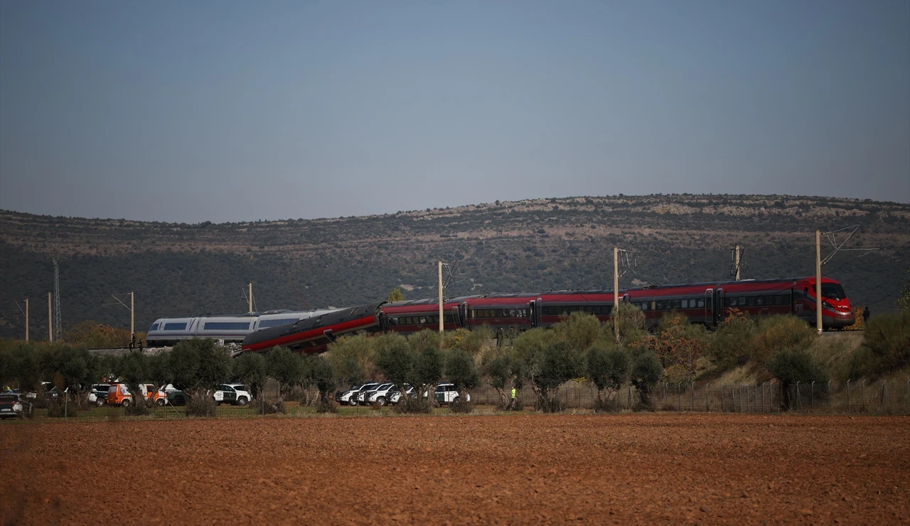 Imagen de los dos trenes siniestrados en Urda