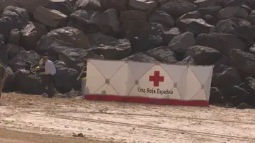 Encuentran el cadáver de un hombre semisumergido en la playa de Las Teresitas en Tenerife Encuentran el cadáver de un hombre semisumergido en la playa de Las Teresitas en Tenerife