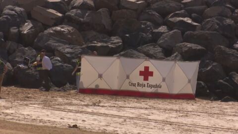 Encuentran el cad&aacute;ver de un hombre semisumergido en la playa de Las Teresitas en Tenerife