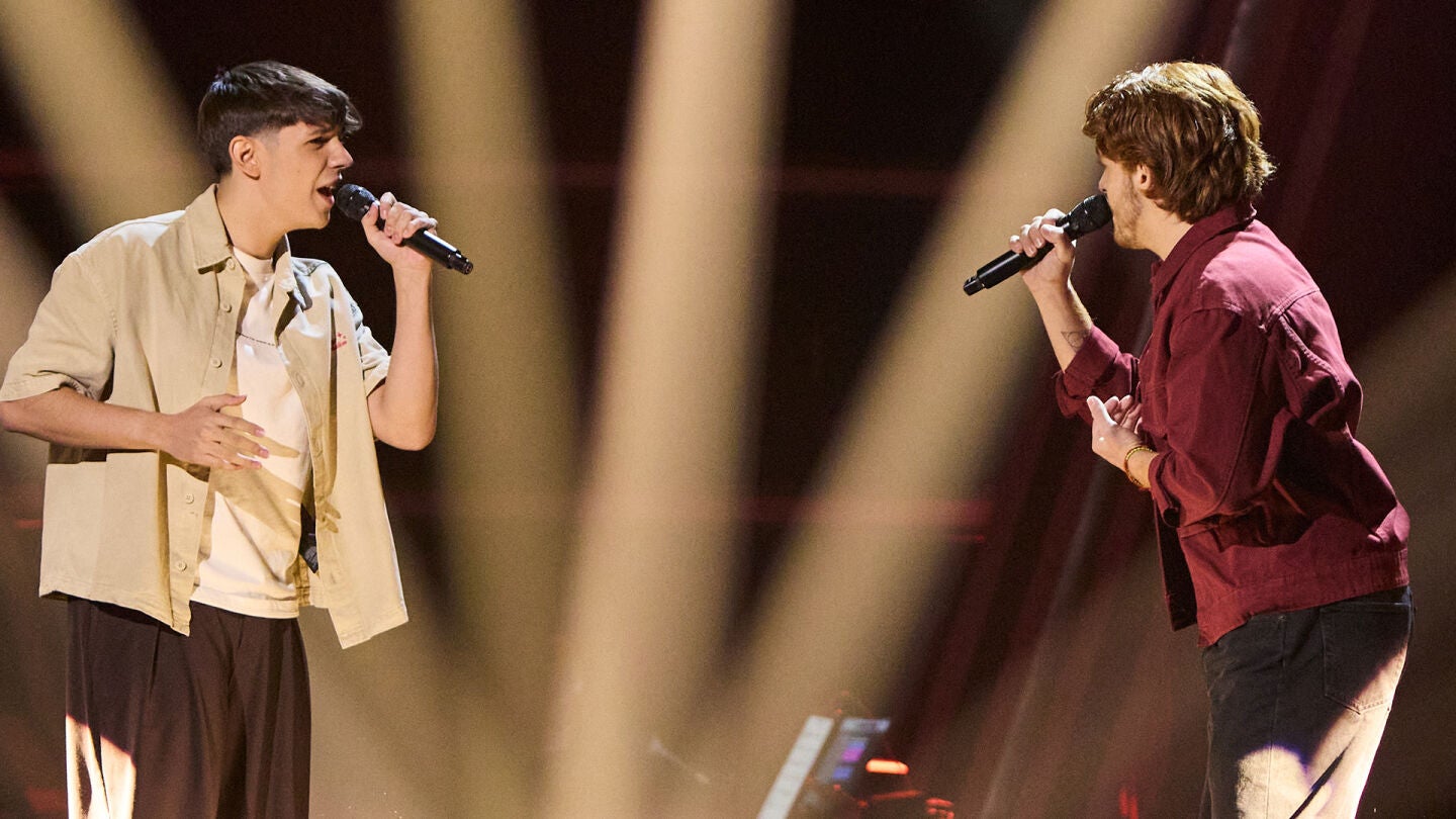 Carlos e Izan en La Voz