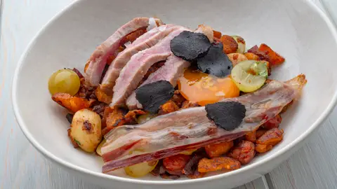 Migas con yema, trufa y uvas Migas con yema, trufa y uvas