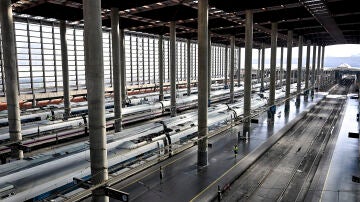 ista de la Estaci&oacute;n de Atocha de Madrid momentos antes de guardarse un minuto de silencio por las v&iacute;ctimas del accidente ferroviario de Urda (Toledo)