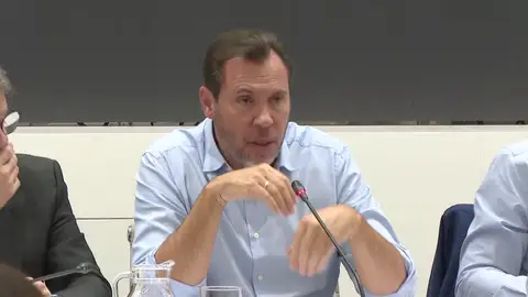 Puente confiesa que están valorando cortar el servicio Madrid - Barcelona: "No sólo por una cuestión de seguridad" Puente confiesa que están valorando cortar el servicio Madrid - Barcelona: "No sólo por una cuestión de seguridad"