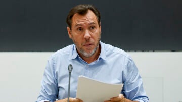 &Oacute;scar Puente, ministro de Transportes, en la rueda de prensa en Madrid