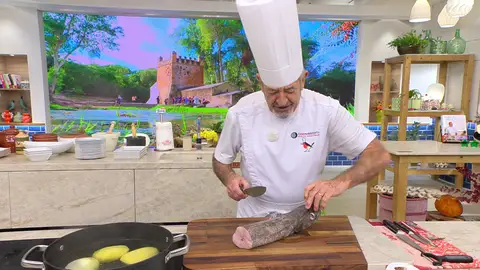 De la espina a los lomos perfectos: la sencilla lección de Karlos Arguiñano para limpiar la merluza sin desperdiciar nada De la espina a los lomos perfectos: la sencilla lección de Karlos Arguiñano para limpiar la merluza sin desperdiciar nada