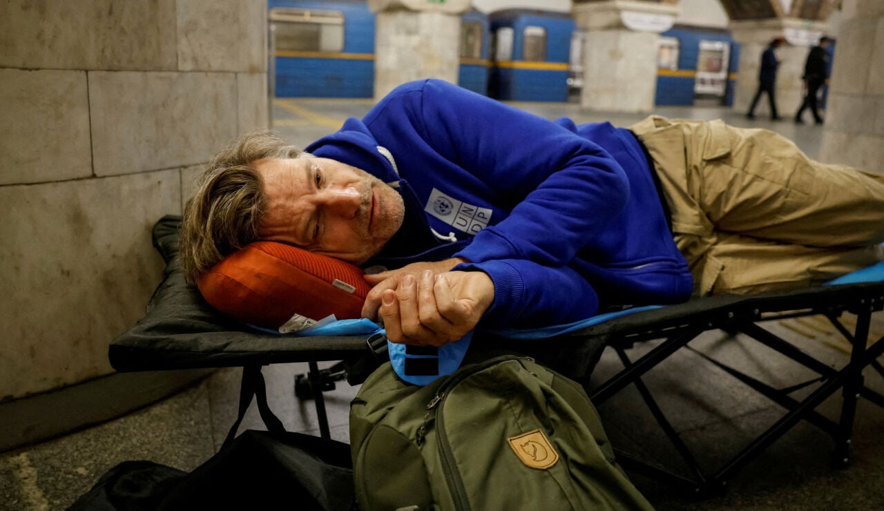 Nikolaj Coster-Waldau se refugia dentro de una estaci&oacute;n de metro en Kiev