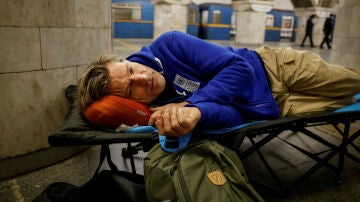 Nikolaj Coster-Waldau se refugia dentro de una estaci&oacute;n de metro en Kiev