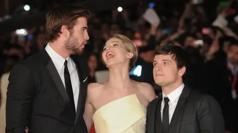 Liam Hemsworth, Jennifer Lawrence y Josh Hutcherson Liam Hemsworth, Jennifer Lawrence y Josh Hutcherson