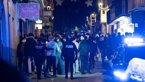 La convocatoria de Blocus se salda con un enfrentamiento con los acampados y unas 40 actas por infracciones