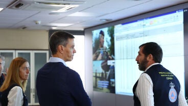 Pedro S&aacute;nchez en una reuni&oacute;n en el Centro Nacional de Seguimiento y Coordinaci&oacute;n de Emergencias