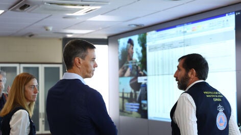 Pedro S&aacute;nchez en una reuni&oacute;n en el Centro Nacional de Seguimiento y Coordinaci&oacute;n de Emergencias