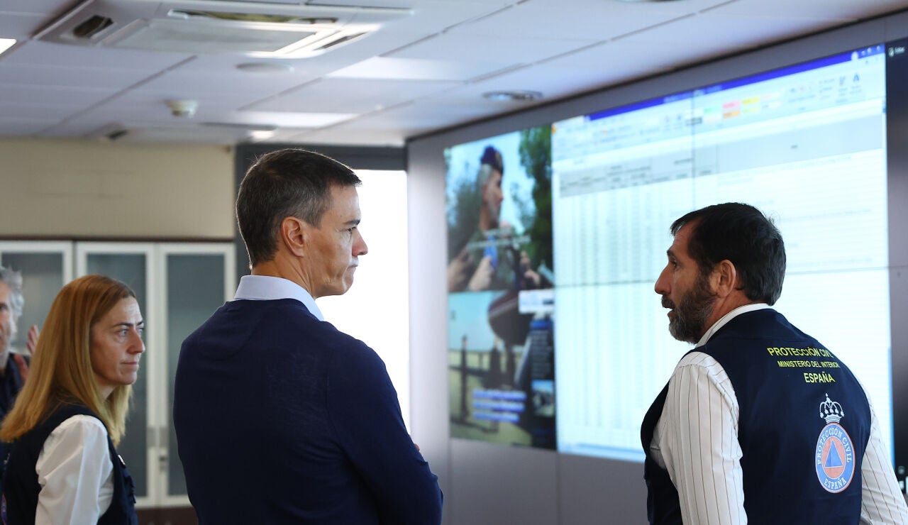 Pedro S&aacute;nchez en una reuni&oacute;n en el Centro Nacional de Seguimiento y Coordinaci&oacute;n de Emergencias